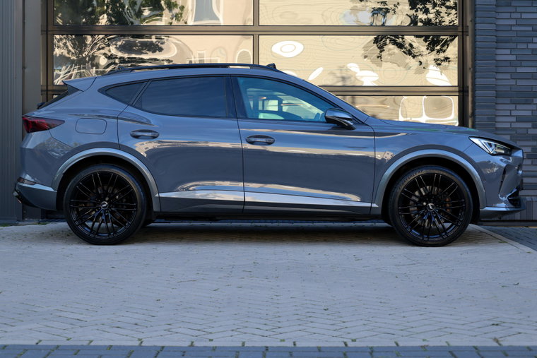 Vehicle Image 16