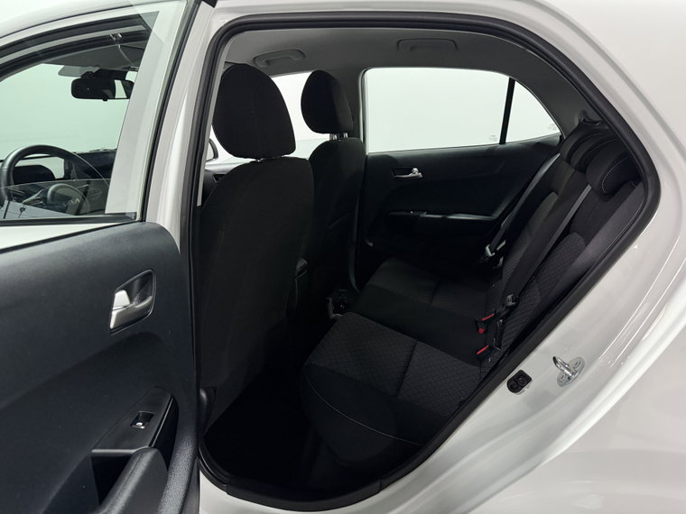 Vehicle Image 25