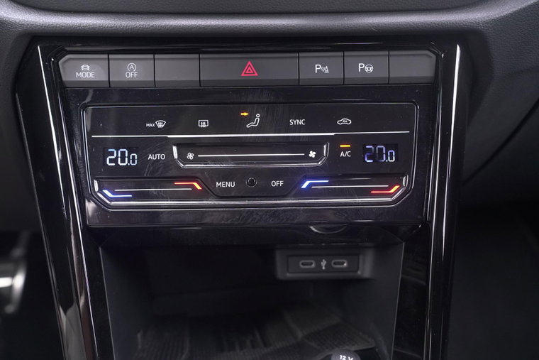 Vehicle Image 26