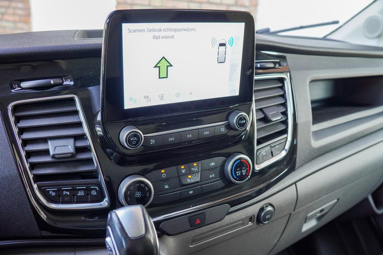 Vehicle Image 12