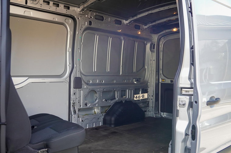 Vehicle Image 21