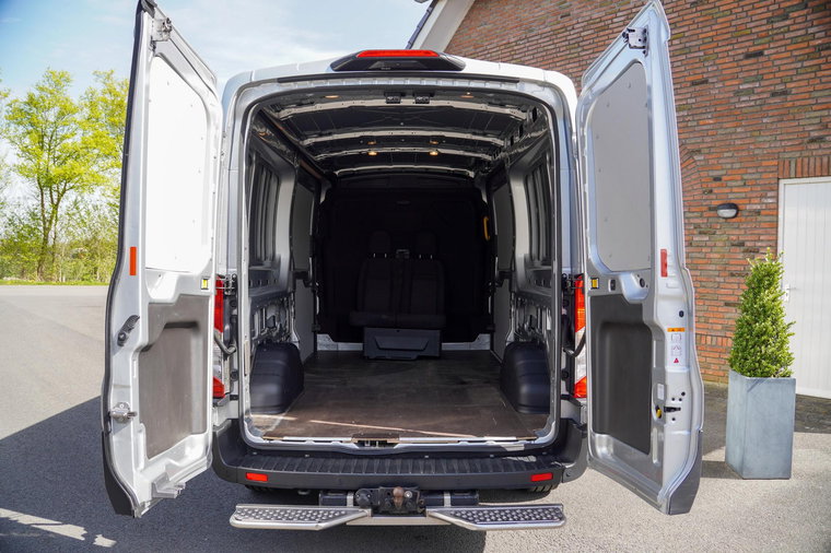 Vehicle Image 25