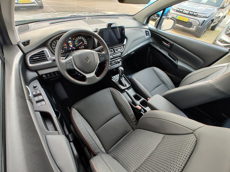Vehicle Image 13