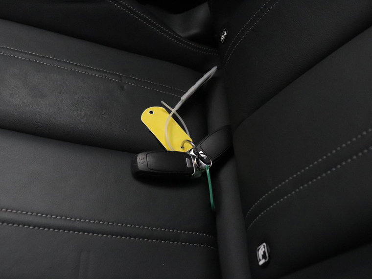 Vehicle Image 25