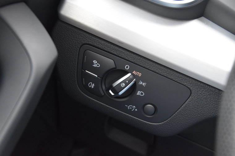 Vehicle Image 25