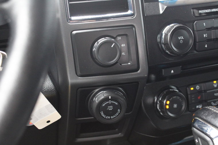 Vehicle Image 25