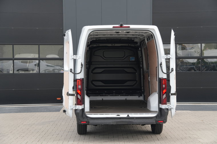 Vehicle Image 8
