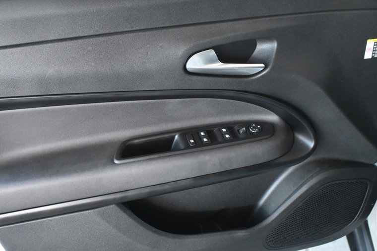 Vehicle Image 32