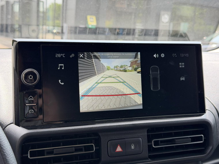 Vehicle Image 25