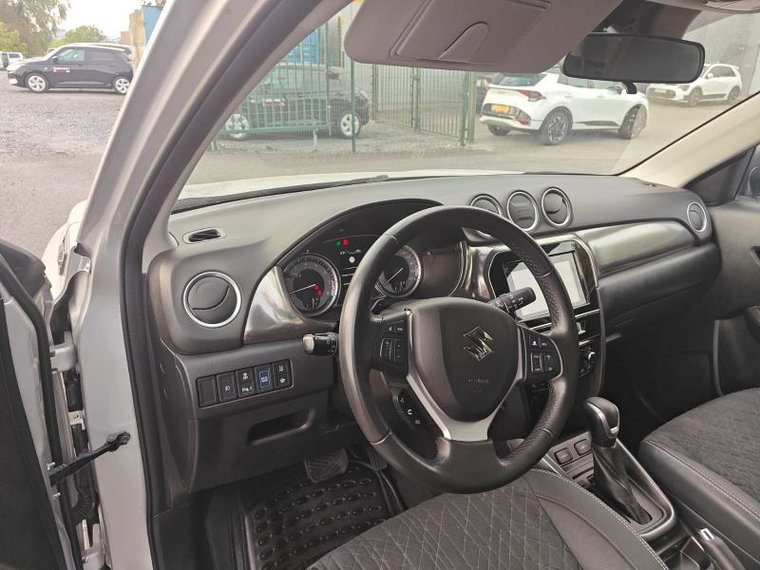 Vehicle Image 6