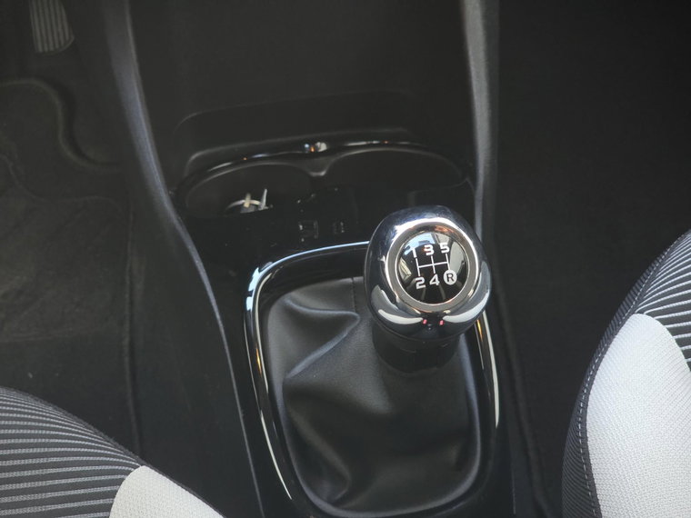 Vehicle Image 25