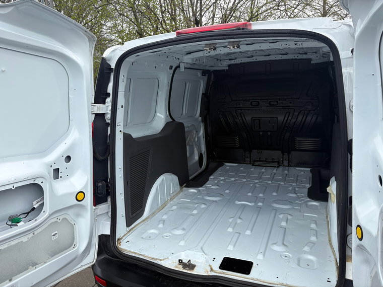 Vehicle Image 32