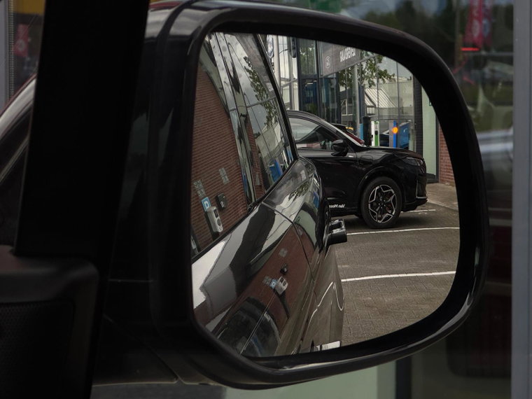 Vehicle Image 28