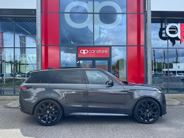 Vehicle Image 10