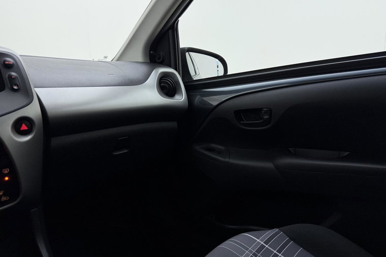 Vehicle Image 22