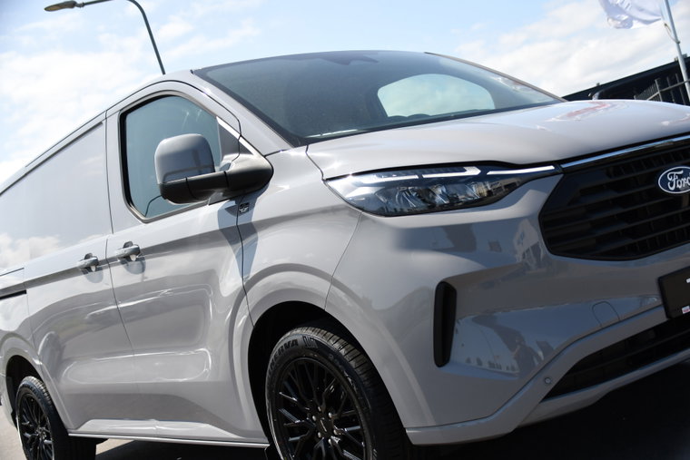 Vehicle Image 13