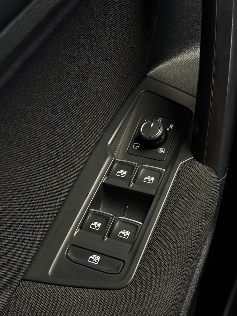Vehicle Image 28