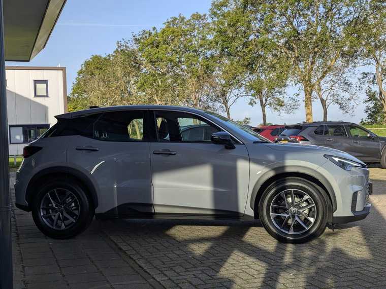 Vehicle Image 4