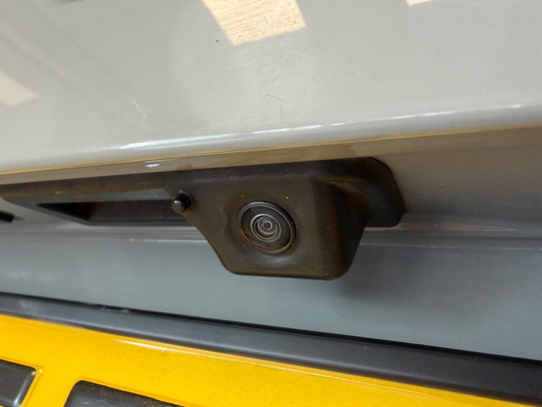 Vehicle Image 25