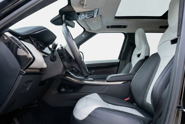 Vehicle Image 11