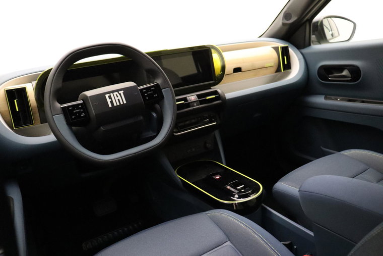 Vehicle Image 16