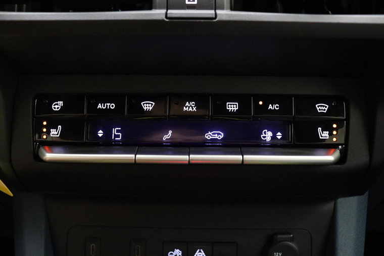 Vehicle Image 28