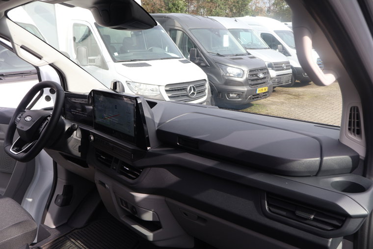 Vehicle Image 33