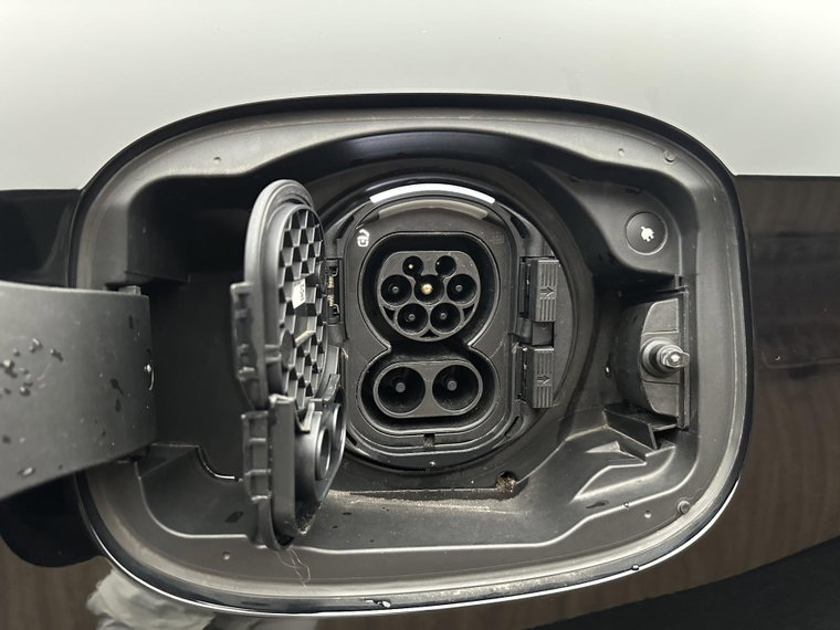 Vehicle Image 38