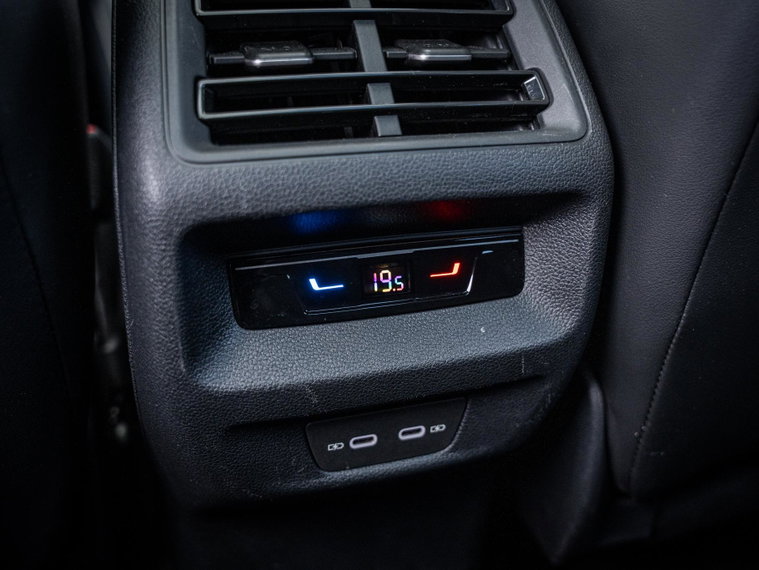 Vehicle Image 45