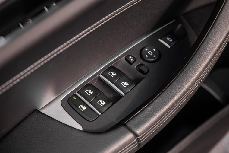 Vehicle Image 25