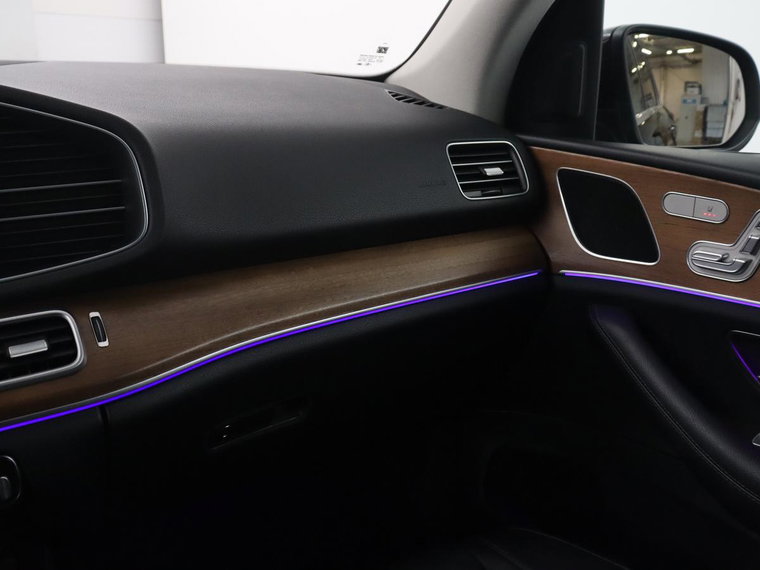 Vehicle Image 32