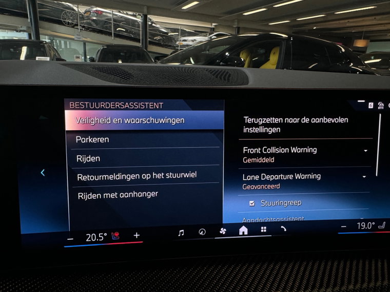 Vehicle Image 32
