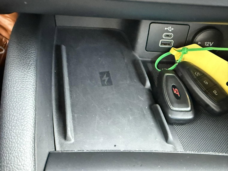 Vehicle Image 25