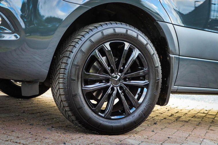 Vehicle Image 9