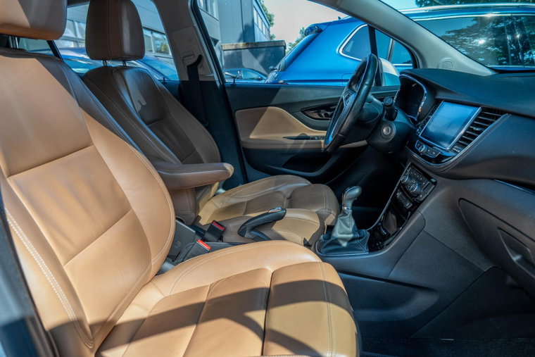 Vehicle Image 11
