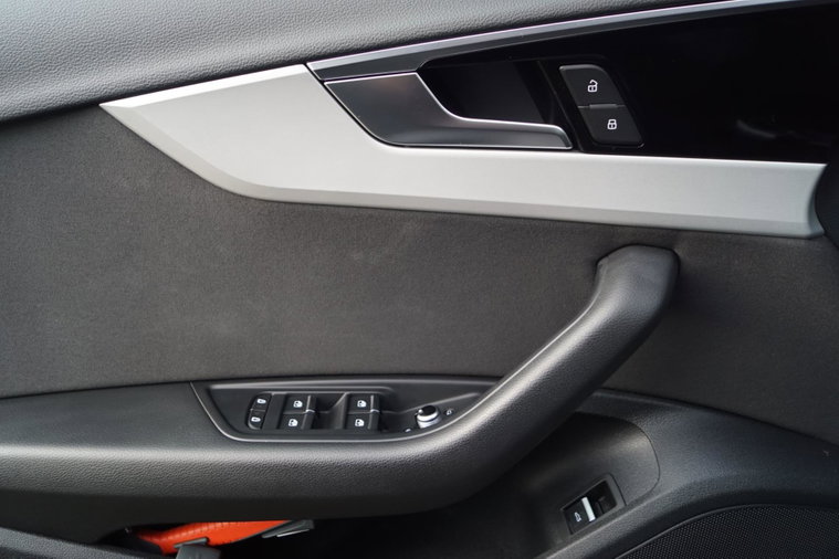 Vehicle Image 23