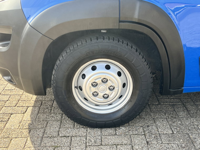 Vehicle Image 26
