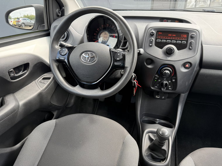 Vehicle Image 12