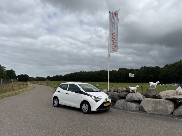 Vehicle Image 6