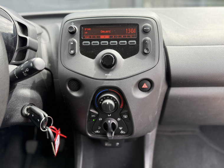 Vehicle Image 8