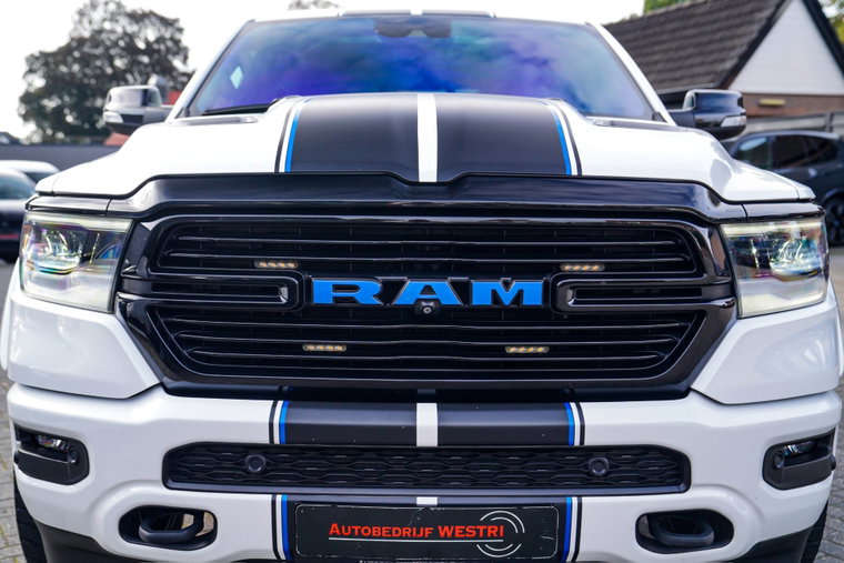 Vehicle Image 13