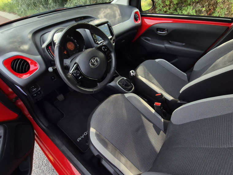 Vehicle Image 8