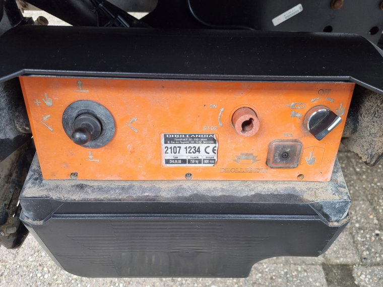 Vehicle Image 25