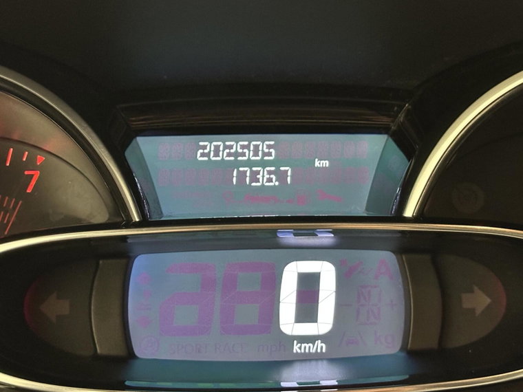 Vehicle Image 25