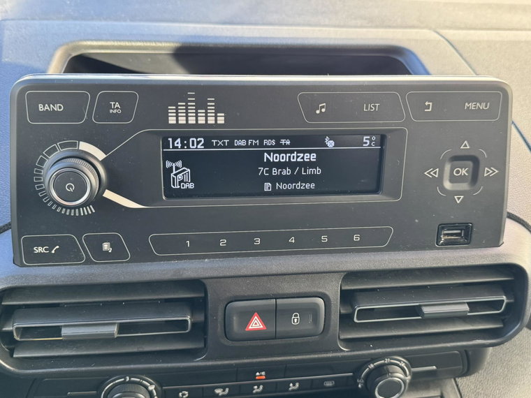 Vehicle Image 26