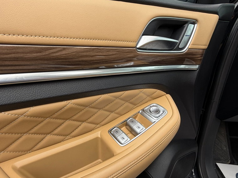 Vehicle Image 23