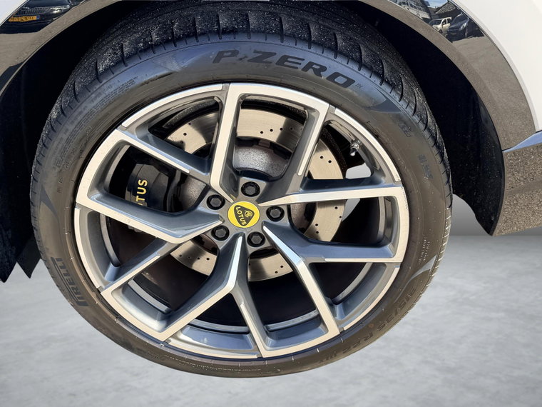 Vehicle Image 10