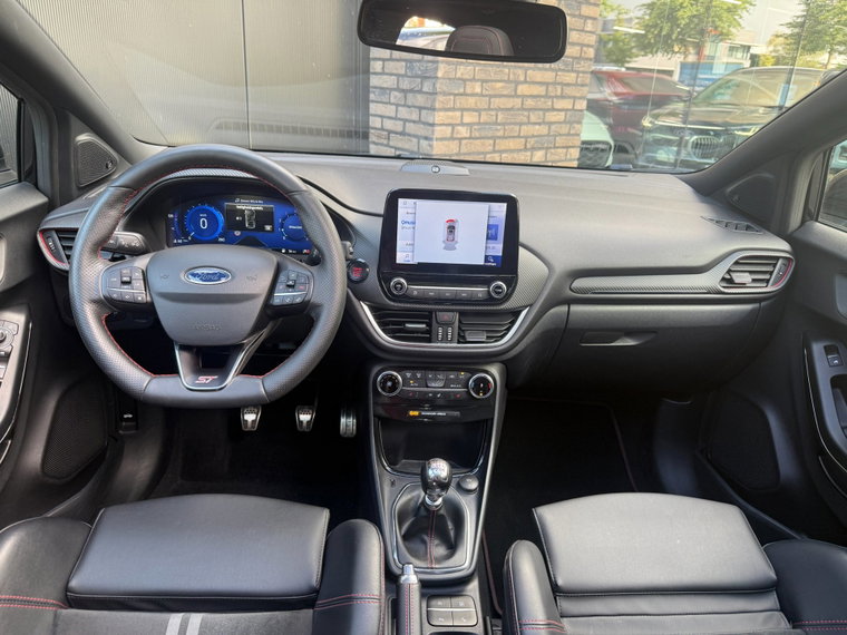 Vehicle Image 25