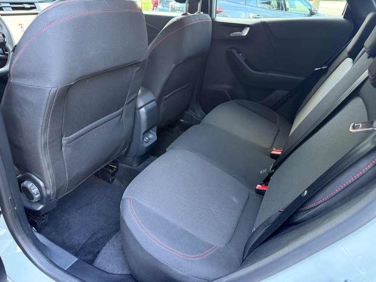 Vehicle Image 25