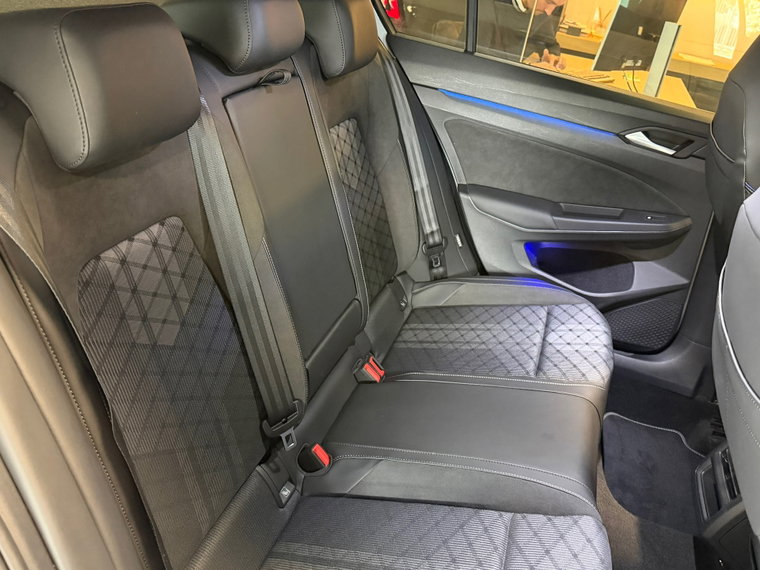 Vehicle Image 37
